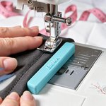 Personlig, flerfarget, 3D-printet magnetisk syveiledning med navn – tilbehør til symaskin og bursdagsgave til syentusiaster