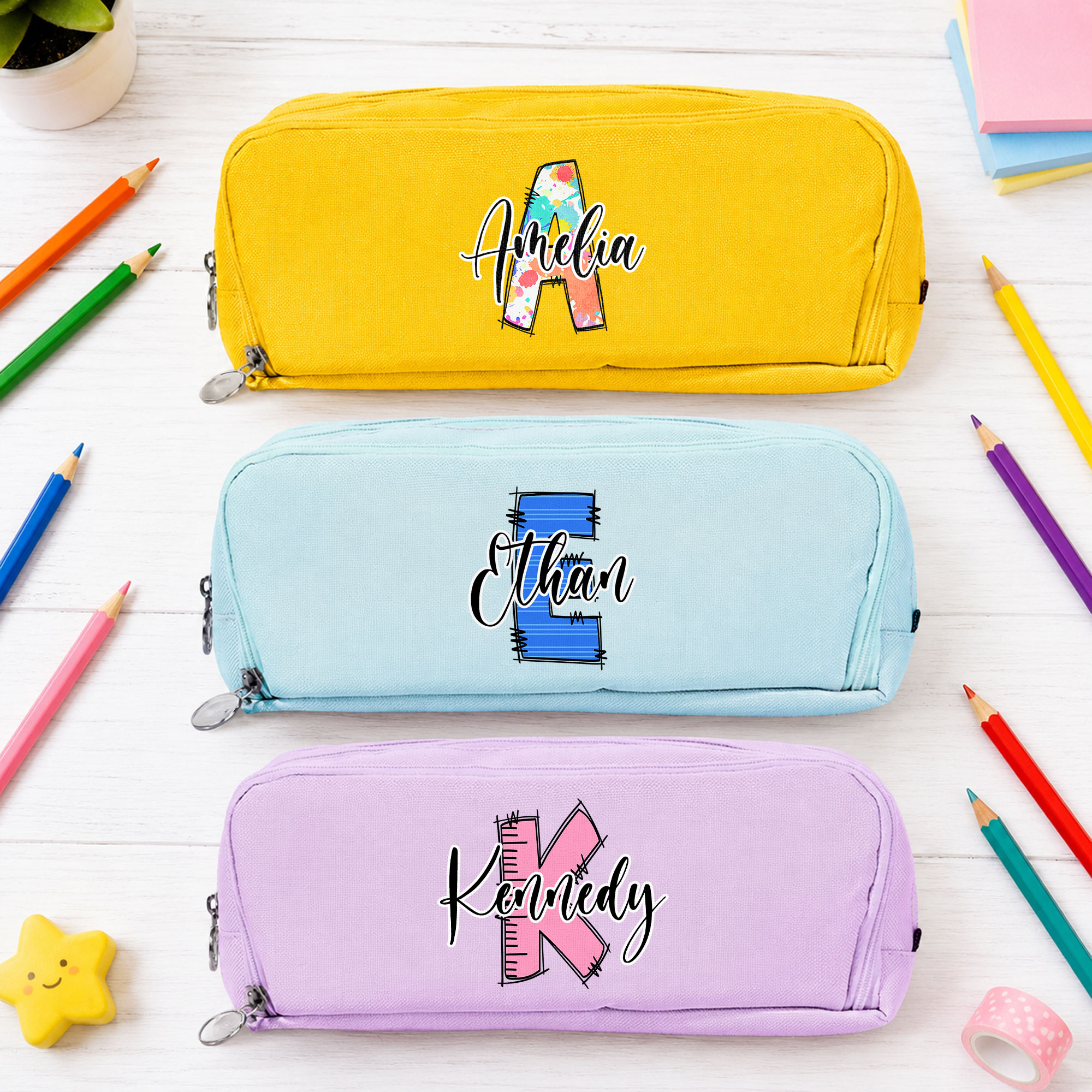 Personalisiertes Apple-Notizbuch-Doodle-Etui mit Initialen, dreilagiges Federmäppchen mit Namen – Schulbedarf, Geschenk zum Schulanfang oder zum Geburtstag für Kinder