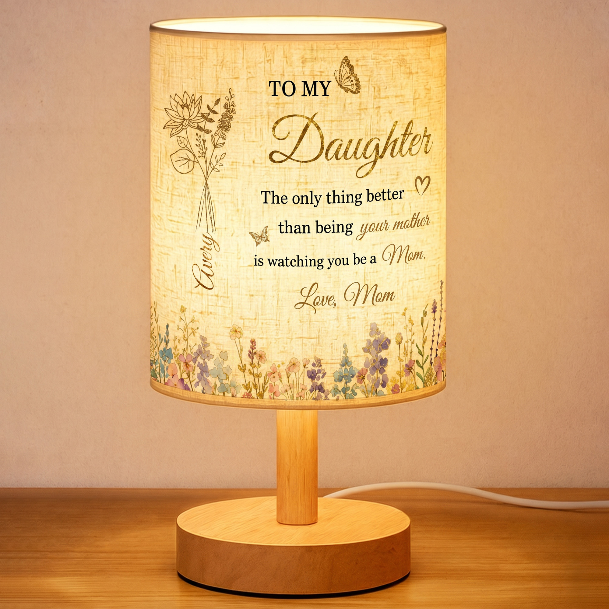Individuell für meine Tochter gestaltet – „Besser als deine Mutter zu sein“ – Retro-Tischlampe mit Wildblumen-Motiv und Geburtsblume sowie Namenszug – Wohnaccessoire und Geburtstagsgeschenk für die Fa
