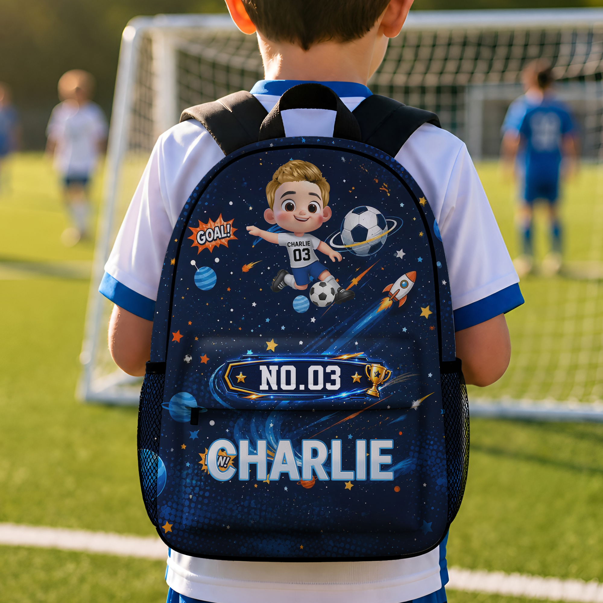 Individuell gestaltete 3D-Schulranzen mit Fußball-Motiv und Cartoon-Figuren, mit Namen und Nummer – Schulanfangs- und Geburtstagsgeschenk für Jungen und Mädchen