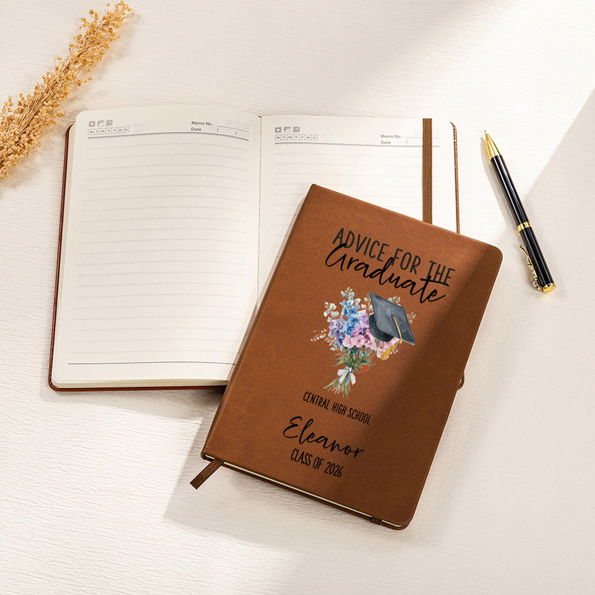 Personalisierte Geburt Blumenstrauß Graduation Cap A5 Notebook mit Schulnamen und Jahr Klasse von 2026 Studie Schreibwaren Graduierung Geschenk für Absolventen