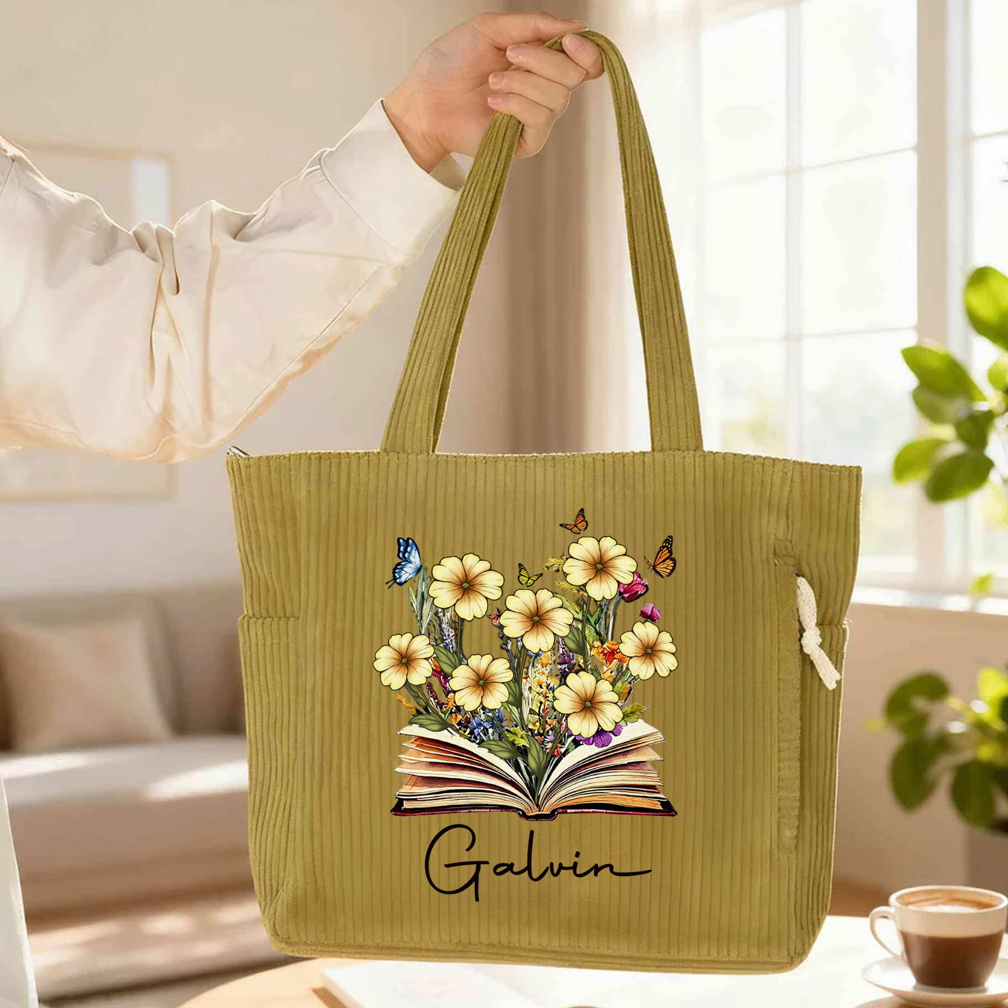 Personalisierte Cord-Tragetasche mit Buch- und Geburtsblumen-Motiv sowie Namensaufdruck – Alltagsbegleiter und Geburtstagsgeschenk für Frauen und Mädchen
