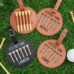 Personalisiert „It's Tee Time“ – bunter Golf-Tee aus PU-Leder, Golf-Tee-Halter, Taschenanhänger mit Namen – Geschenk zum Spieltag oder Geburtstag für Golfer und Golfbegeisterte