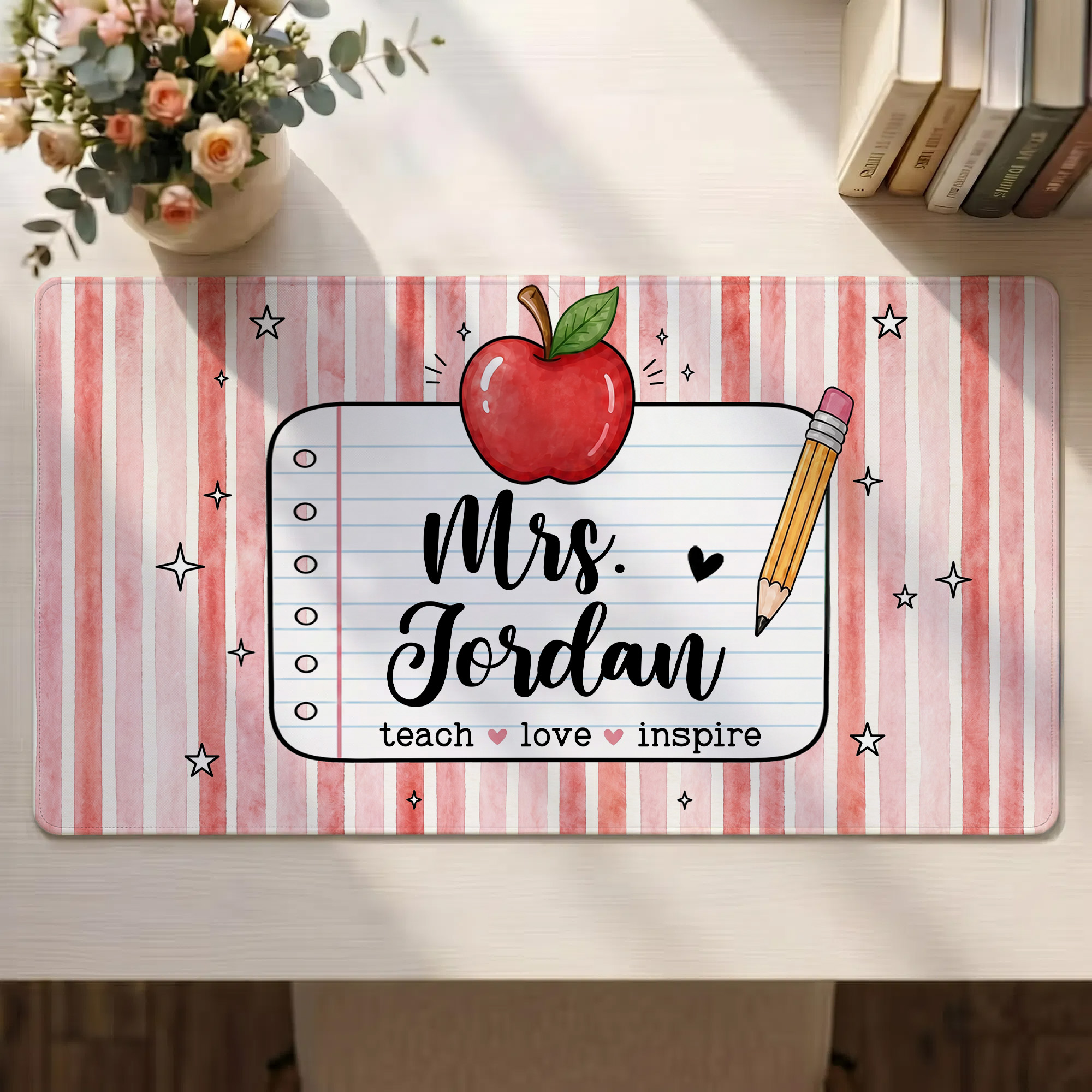 Personalisiertes, rutschfestes Mauspad „Teach Love Inspire“ mit Titel und Namen – für den täglichen Gebrauch, als Geschenk zum Lehrertag für Lehrer*innen