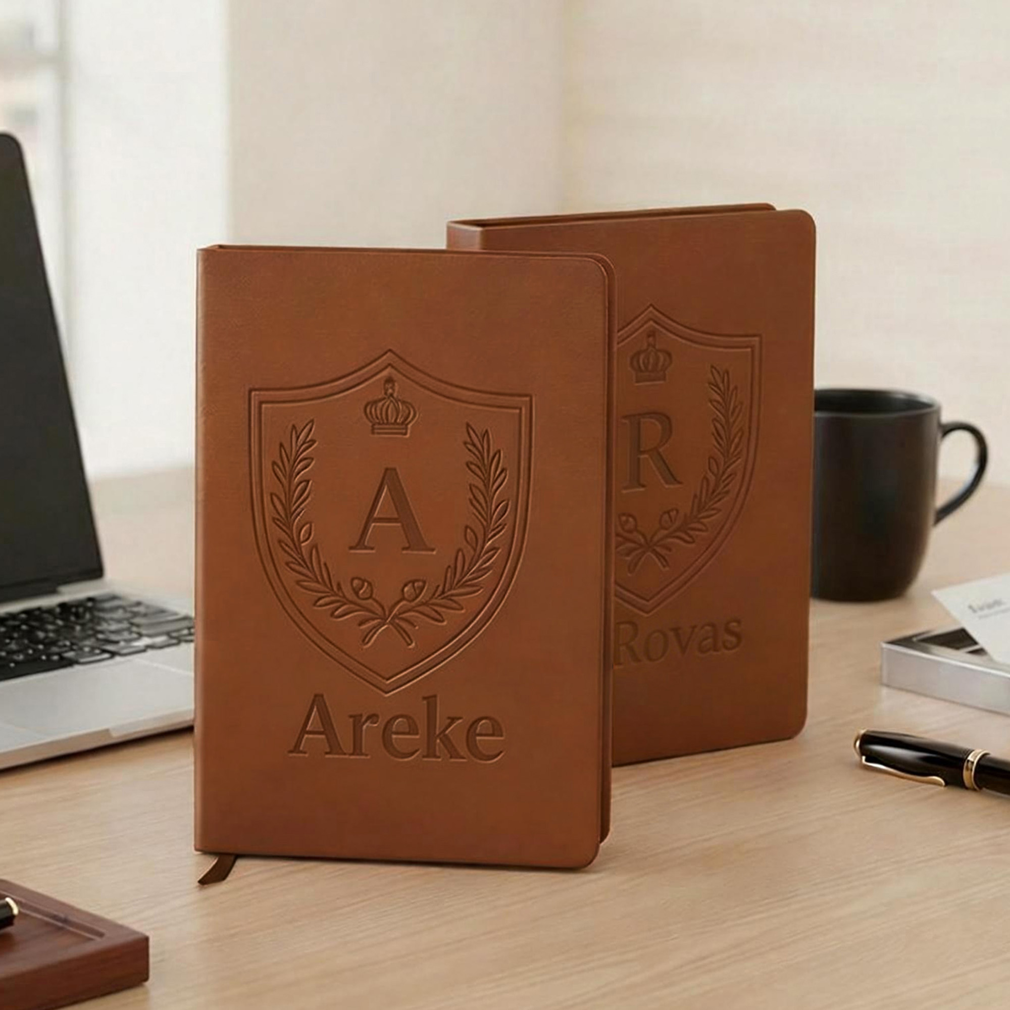 Personalisierte Shield Crest PU Leder Notizbuch mit Initialen und Namen täglichen Gebrauch Geburtstag Geschenk für Mann