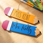 Plaque personnalisée en bois avec le nom de l'enseignant, pour la porte de la classe ou comme décoration murale. Idée cadeau pour la rentrée scolaire ou la Journée des enseignants.