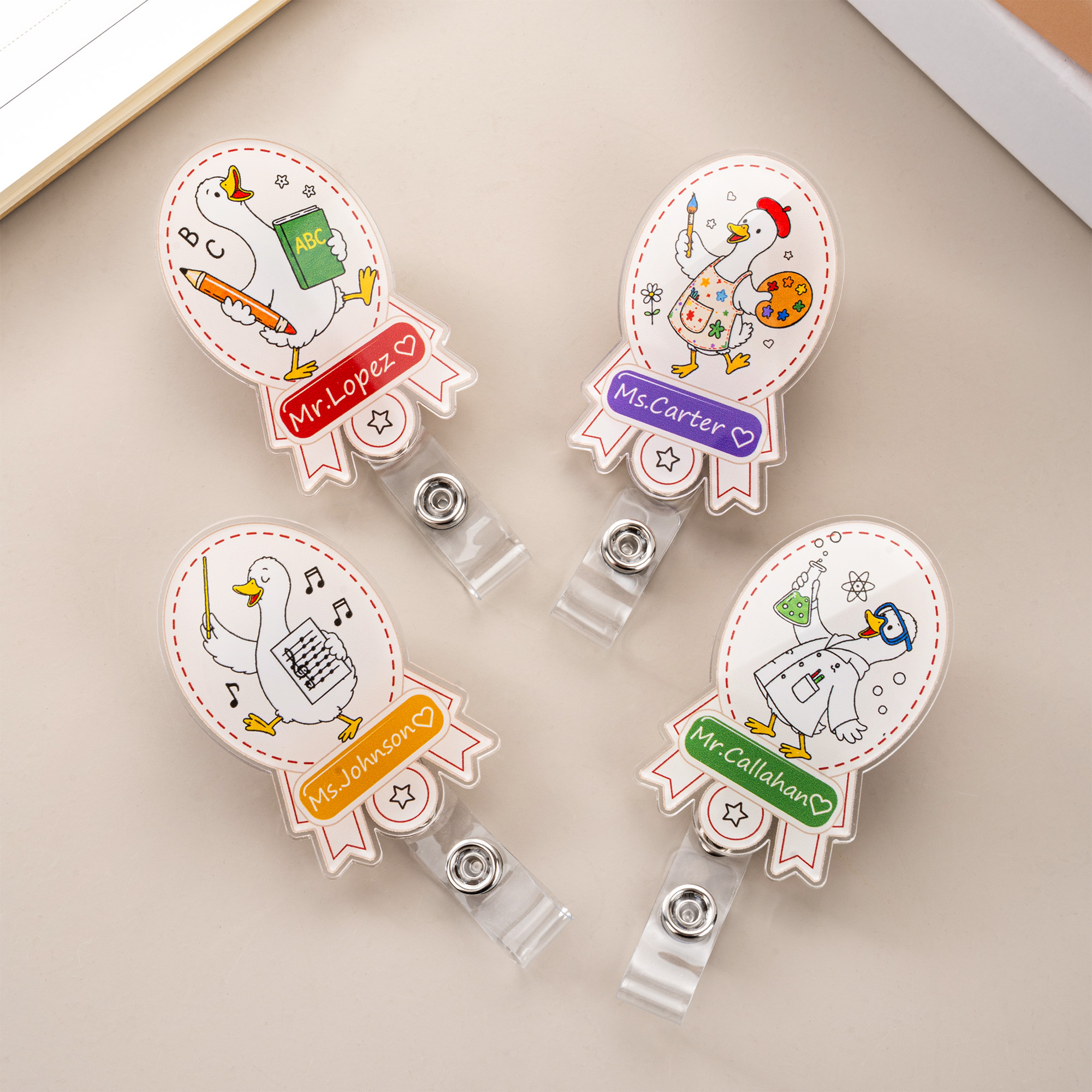 Personalisierte Acryl-Ausweishalterrolle mit Gänsemotiv und einziehbarer Leine, mit Text – Dankeschön zum Lehrertag, Geburtstagsgeschenk für Lehrer