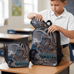 Ensemble personnalisé comprenant un sac à dos, une trousse à crayons et un sac-repas sur le thème des dinosaures, avec prénom : cadeau de rentrée scolaire, d'anniversaire ou de voyage pour les garçons