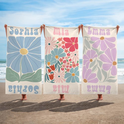 Personlig snabbtorkande strandhandduk med blommigt mönster och namn perfekt present för kvinnor och simälskare på semestern