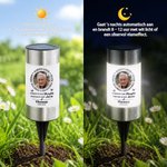 Gepersonaliseerde tuinlamp op zonne-energie met foto, naam en jaar ter nagedachtenis aan een dierbare