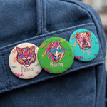 Personalisierte, mehrfarbige Maskottchen-Sonnenbrille mit Neon-Anstecker und Teamnamen – Geschenk zum Schulanfang, für Spieltage und Sportveranstaltungen – für Sportler, Trainer und Sportfans