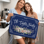 Individuell gestaltete Willkommens-Fußmatte mit Blumenmuster und rutschfester Oberfläche, mit Schriftzug – Dekoration für Zuhause und Werkstatt, Geschenk zum Geburtstag, zur Einweihung oder zur Eröffn