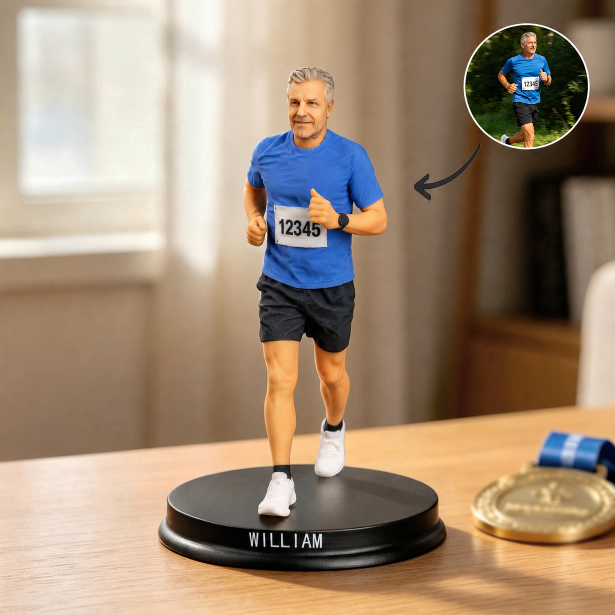 Personalisierte 3D-Fotofigur eines Marathonläufers als Christbaumschmuck mit Holzsockel und Schriftzug – Schreibtischdekoration und Geburtstagsgeschenk für Laufbegeisterte