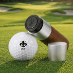 Personlig golfinspirerad monogramstämpel för golfbollar med namninitialer och plåtask – en perfekt födelsedagspresent för golfentusiaster inför en golfklubbens matchdag