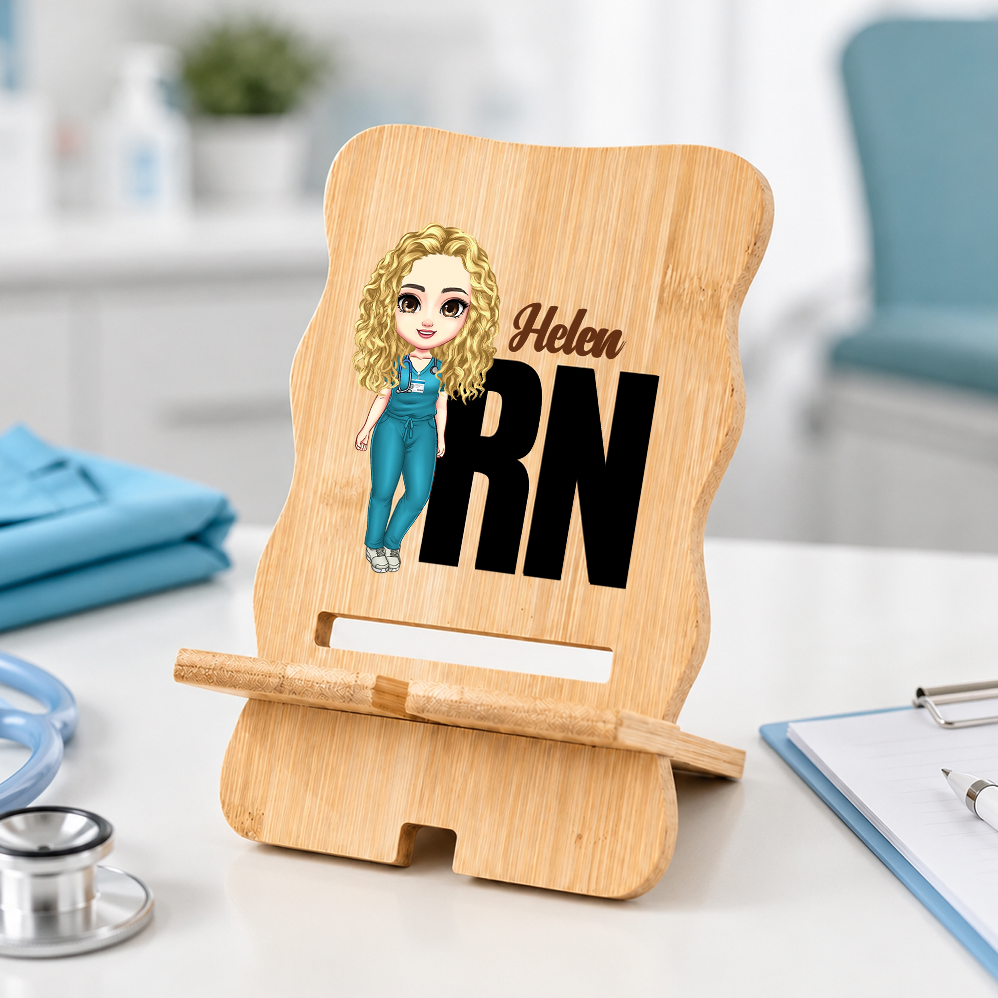Personalisierter Handyhalter aus Holz im Cartoon-Stil mit Arzt- und Krankenschwester-Motiv und Namensgravur – Dankeschön-Geschenk zur „Nurse Week“ für Ärzte, Krankenschwestern und medizinisches Person