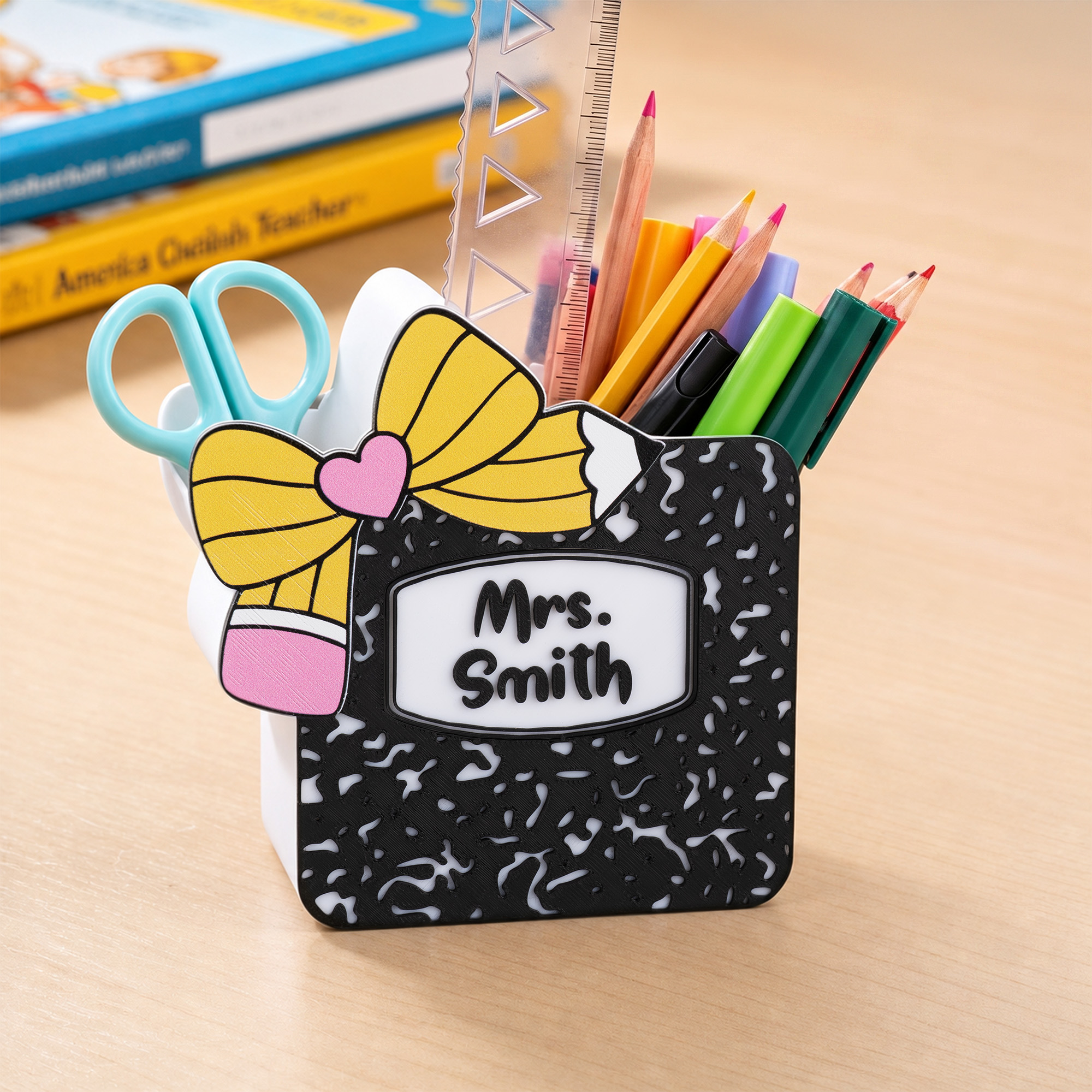Personalisierter, im 3D-Druck hergestellter Buch-Stifteständer und Schreibtisch-Organizer mit Text – Geschenk zum Schulanfang und zum Lehrertag für Lehrer