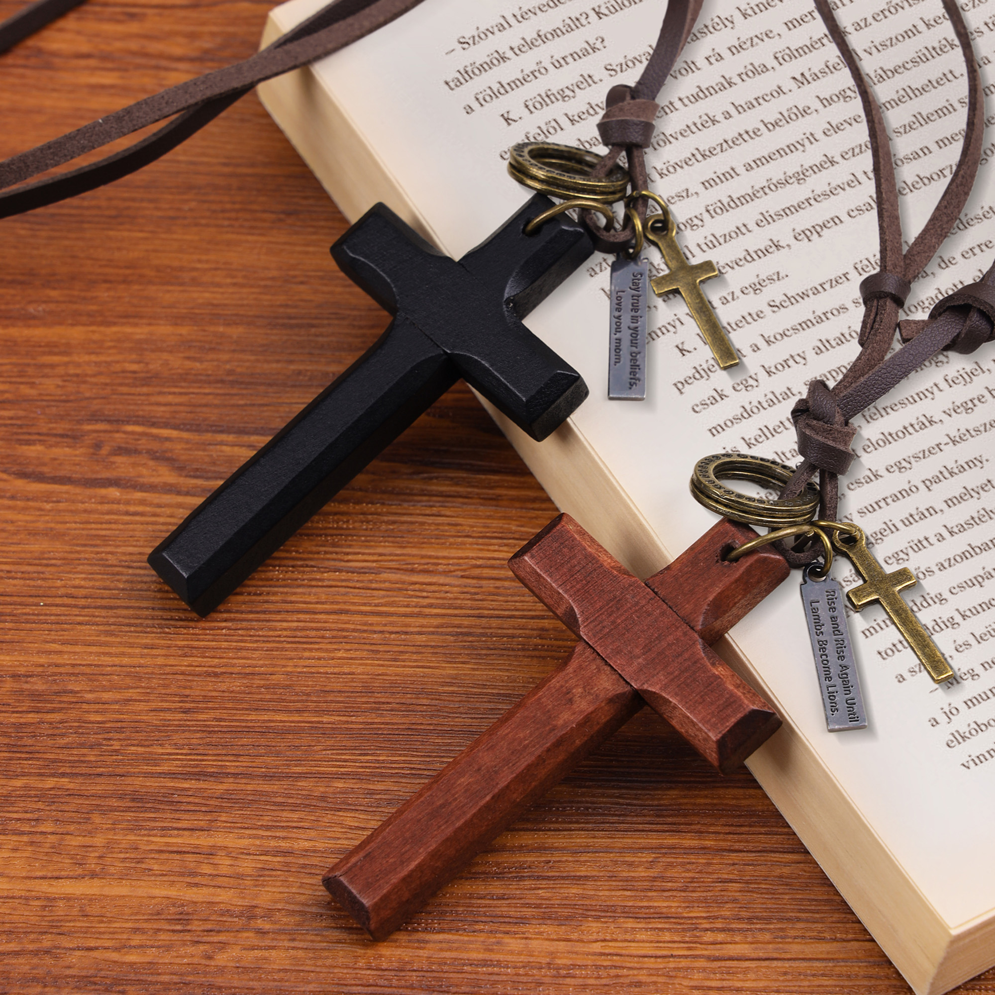 Individuell gestaltete, verstellbare Holz-Kreuz-Halskette mit Schriftzug – für den Alltag, religiöses Taufgeschenk für christliche Frauen und Männer