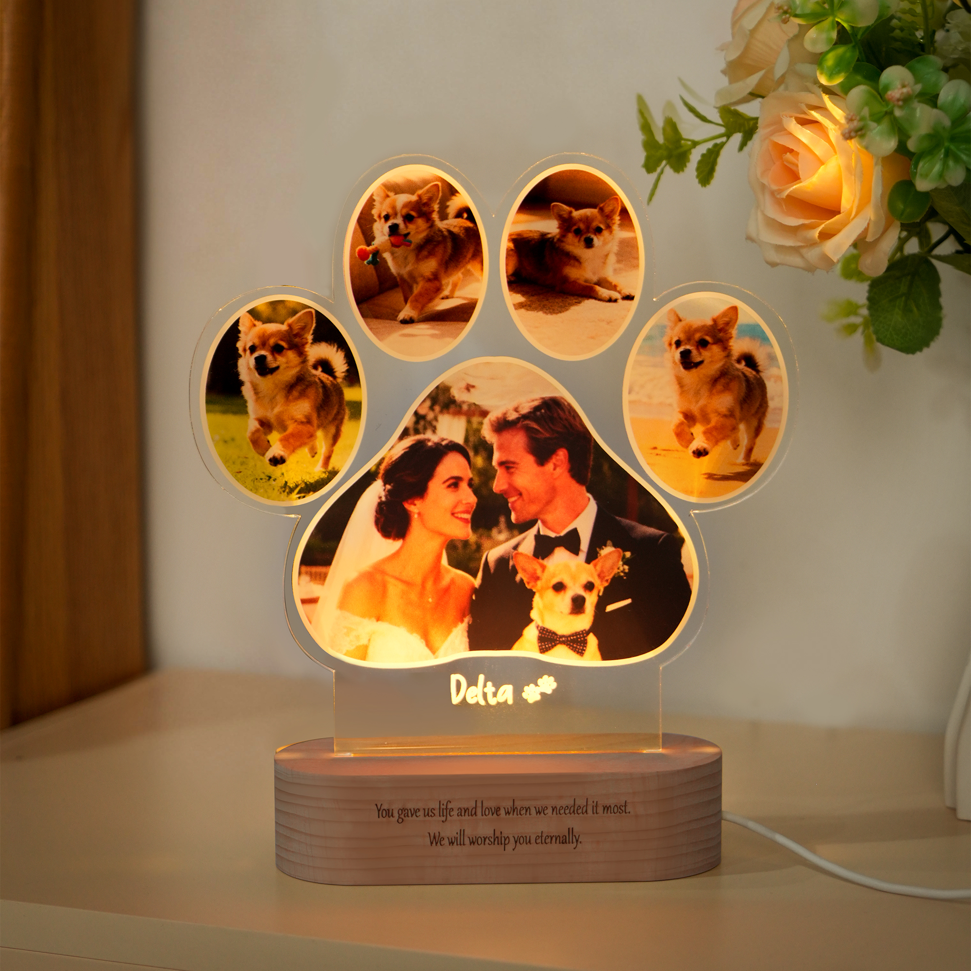 Individuell gestaltetes LED-Nachtlicht aus Acryl in Pfotenabdruckform mit Foto des Haustiers, Namen und Holzsockel – Wohnaccessoire und Beileidsgeschenk für Familie und Freunde