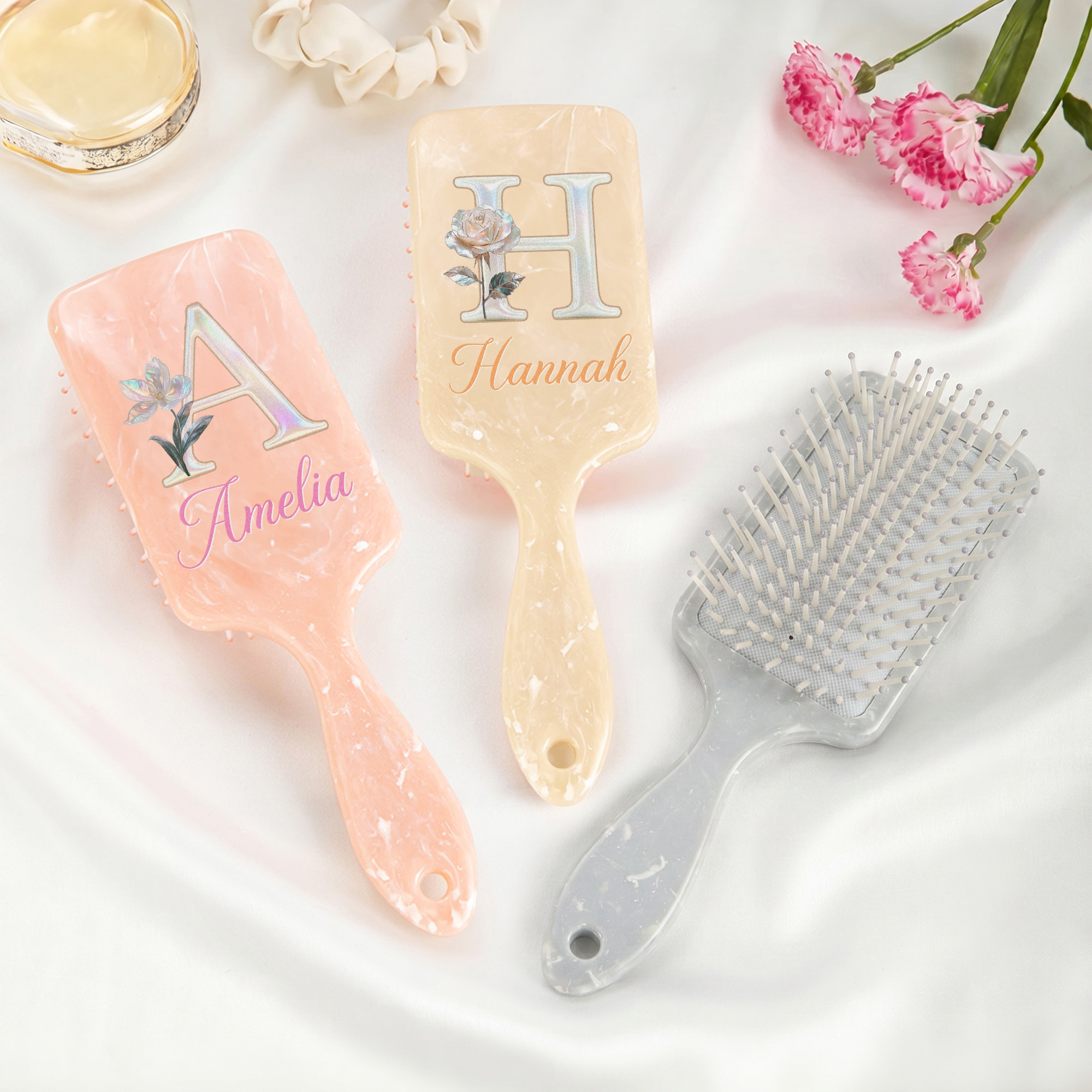 Personalisierte Haarbürste mit Perlen und Geburtsblumen-Motiv, mit Namen – Geschenk zum Jahrestag, Geburtstag oder für den täglichen Gebrauch für Frauen, Freundinnen und Familie