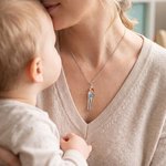 Personalisierte, zierliche Eltern-Kind-Halskette mit Geburtssteinen – Familienschmuck, Muttertags- und Geburtstagsgeschenk für Mama und Oma