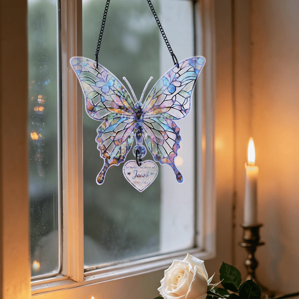 Ornamento in acrilico personalizzato “In Loving Memory” con colibrì, farfalla e decorazioni scintillanti, con nome e anno – Oggetto decorativo per la casa, regalo commemorativo per familiari e amici 4