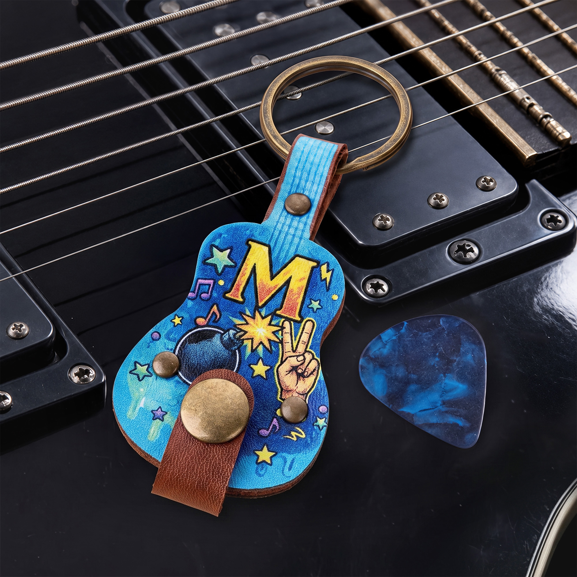 Personalisierter „Rock on“-Graffiti-Design-Gitarren-Plektrumhalter aus PU-Leder mit Initialen – tragbar, für den täglichen Gebrauch, als Geburtstagsgeschenk für Musiker und Gitarristen
