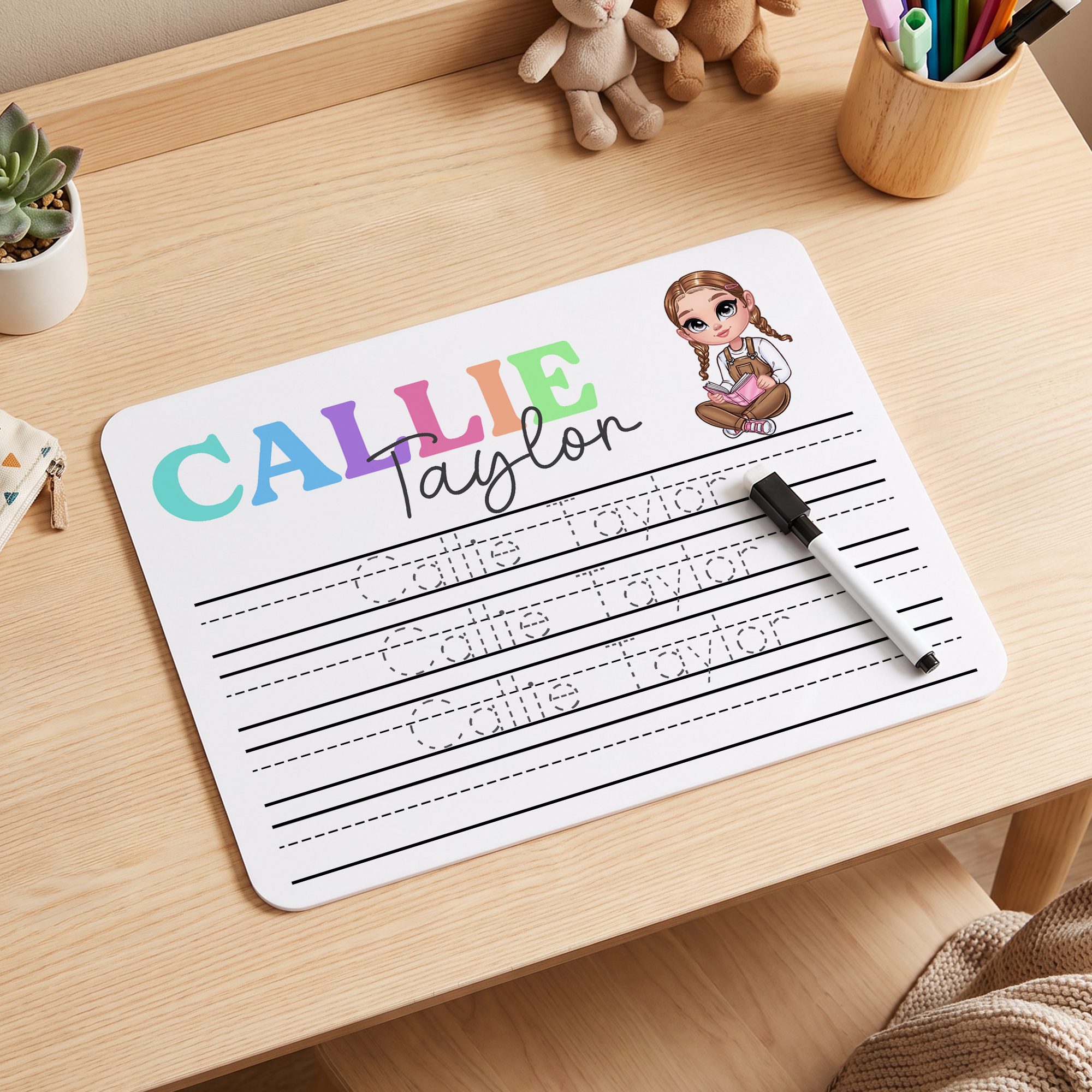 Individuell gestaltete Nachzeichentafel mit Cartoon-Figur und dem Namen des Kindes, mit abwischbarem Stift – Lernhilfe für zu Hause, Schulanfang- und Geburtstagsgeschenk für Kinder