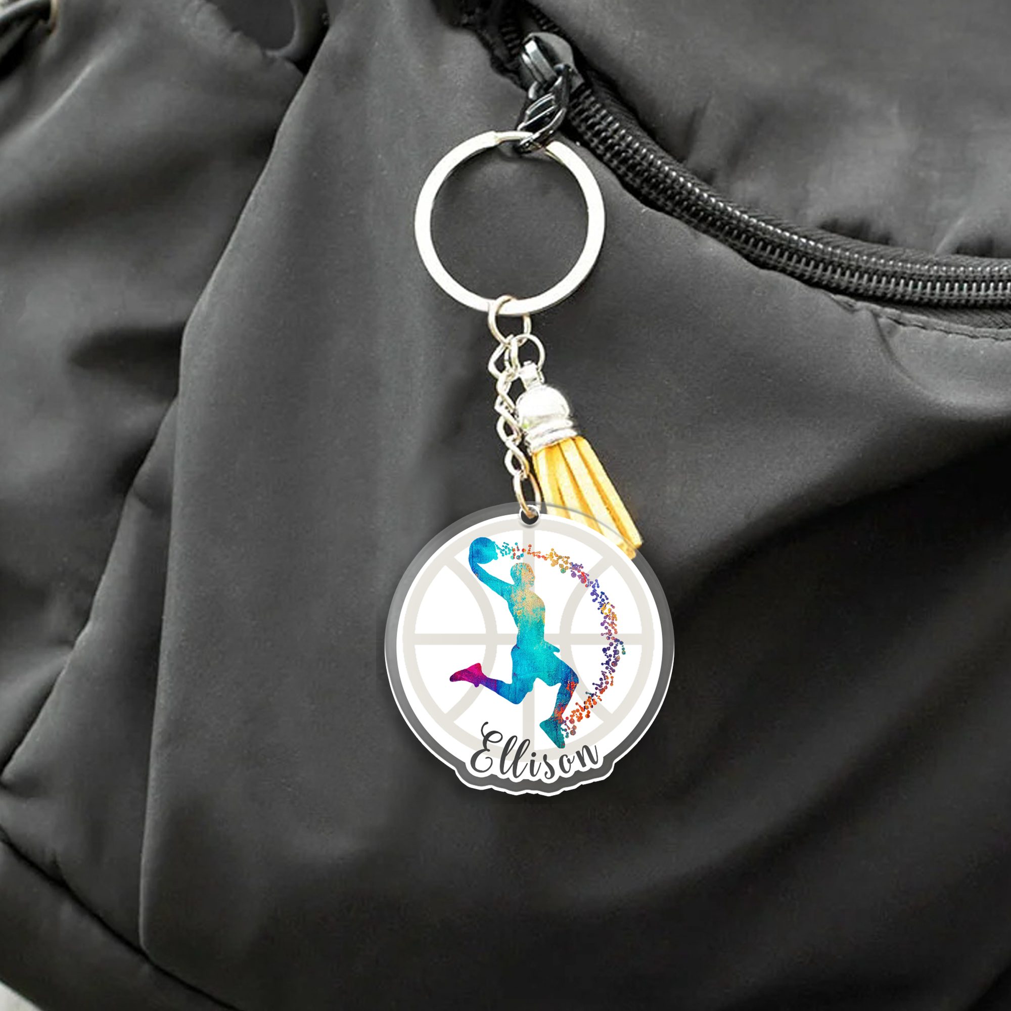 Personalisierter Acryl-Schlüsselanhänger mit „Rainbow Splash“-Sport-Silhouette, Namen und Quaste – Geburtstagsgeschenk für jugendliche Sportler