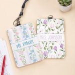 Gepersonaliseerde retro-badgehouder van PU-leer met bloemmotief en tekst – cadeau voor lerarendag en het begin van het nieuwe schooljaar