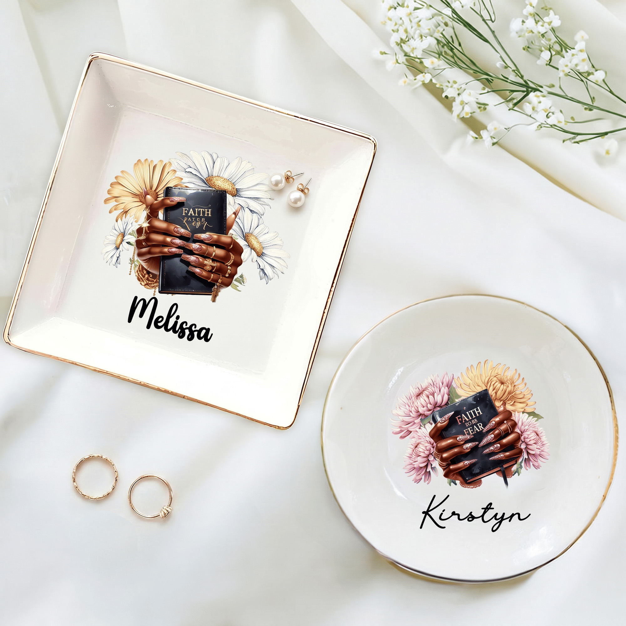 Personalisierte Keramikschale für Schmuck – rund oder eckig – mit Geburtsblume, Nageldesign, Bibel und Glaubensmotiven sowie Namen – für den täglichen Gebrauch, als Geburtstagsgeschenk für eine schwar