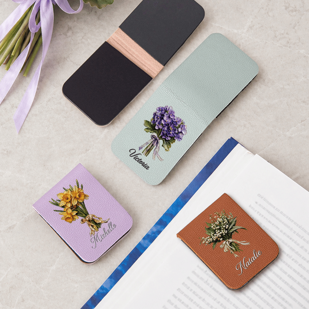 Marcapáginas magnético personalizado de cuero PU con diseño de flor de nacimiento pintado al óleo en varios colores y con el nombre, ideal para uso diario y como regalo de cumpleaños para los amantes