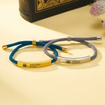 Personligt medicinskt armband med graverad text justerbart flätat rep diskret design för viktig hälsoinformation