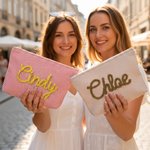 Neceser de maquillaje personalizado de seersucker de colores con nombre, con diseño de flores o arcoíris: accesorio de verano para la playa y los viajes, ideal como regalo para una fiesta o para una d