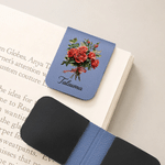 Marcapáginas magnético personalizado de cuero PU con diseño de flor de nacimiento pintado al óleo en varios colores y con el nombre, ideal para uso diario y como regalo de cumpleaños para los amantes 