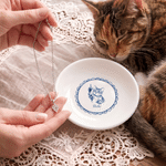 Plato decorativo de cerámica personalizado con foto de mascota, estilo porcelana azul y blanca, con nombre; regalo de cumpleaños o conmemorativo para los amantes de las mascotas
