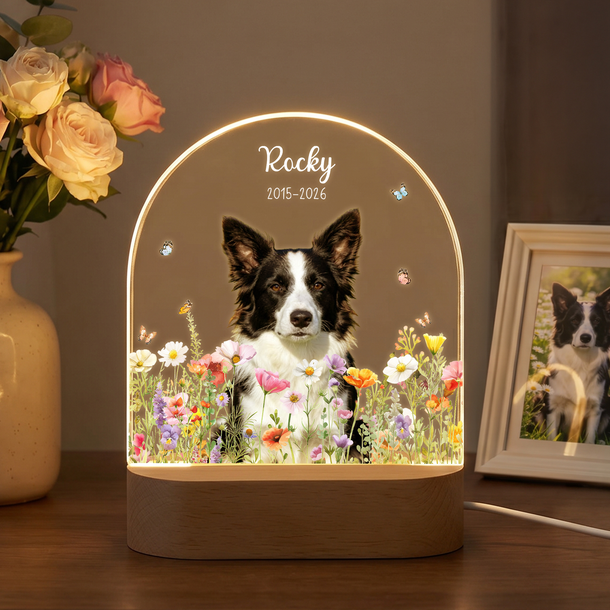 Personalisiertes LED-Nachtlicht aus Acryl mit Blumenmotiv, Haustierfoto, Namen, Datum und Holzsockel – Wohnaccessoire, Gedenkgeschenk für Haustiere, Beileidsgeschenk für Haustierbesitzer