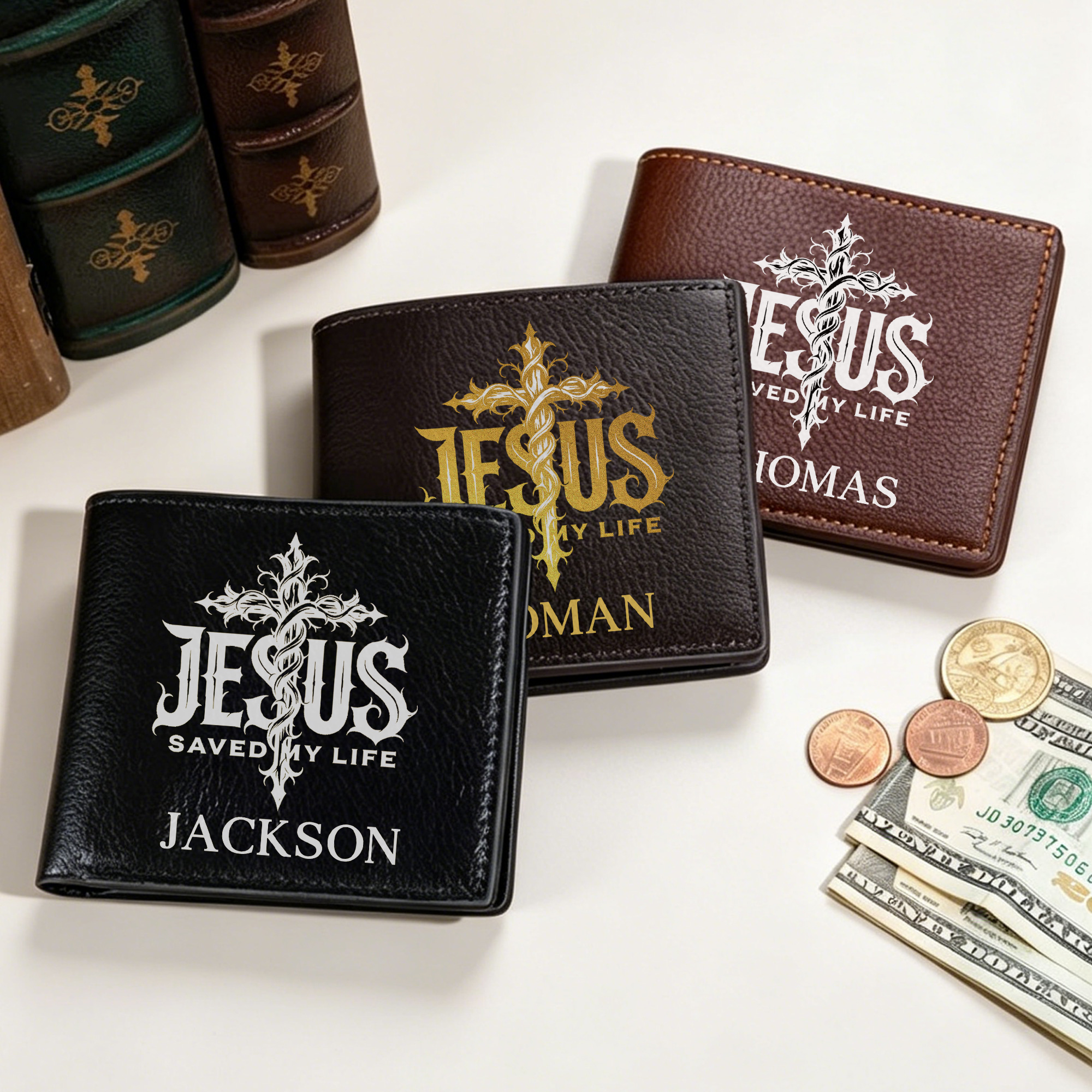 Personalisierte Geldbörse aus PU-Leder mit dem Aufdruck „JESUS Saved My Life“ und Namen – Geschenk für den christlichen Mann zum täglichen Gebrauch, zum Geburtstag oder zur Taufe
