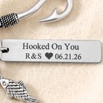 Llavero personalizado con motivos de pesca, monograma y fecha: regalo de cumpleaños o aniversario para hombres aficionados a la pesca