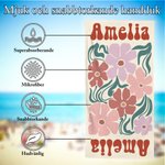 Personlig snabbtorkande strandhandduk boho med namn och retro blommor stor badhandduk för midsommar strand och sommarsemester