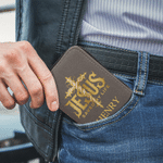 Portacarte personalizzato a forma di croce con la scritta “Jesus Saved My Life”, con nome e scomparti multipli per carte: regalo religioso per l’uso quotidiano, ideale per battesimi e compleanni, per 