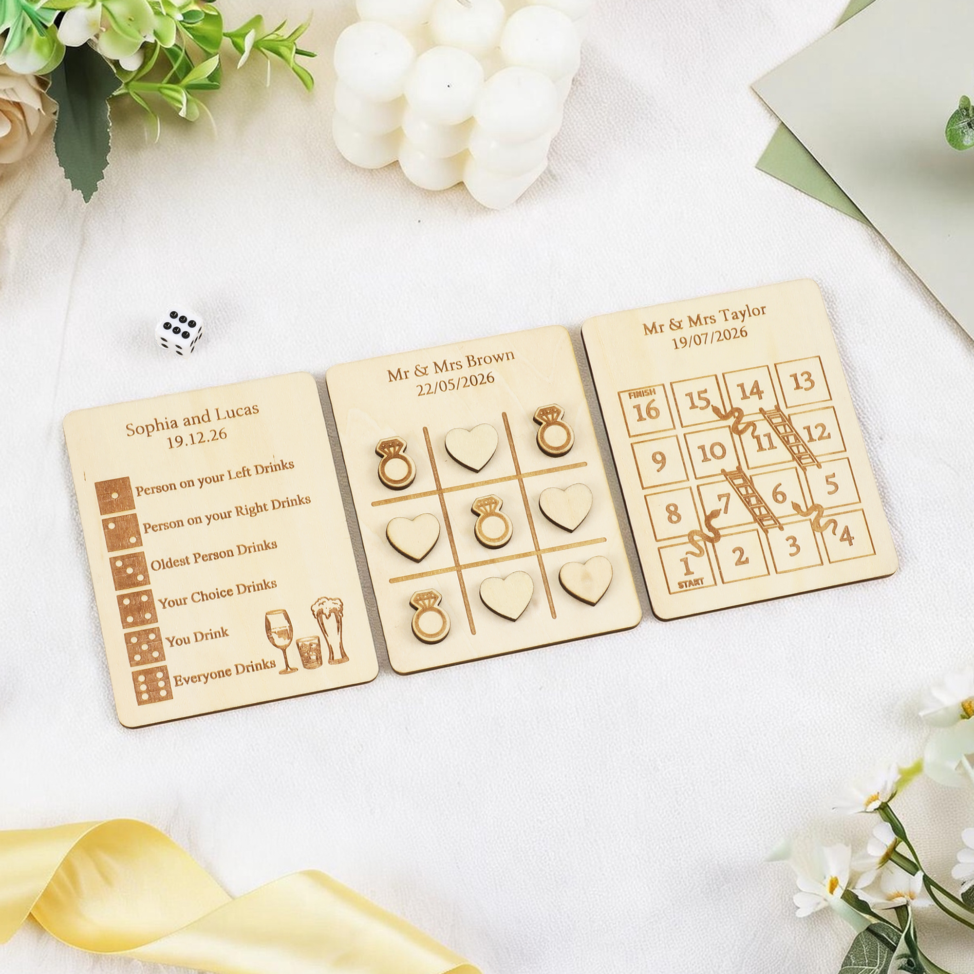 Personalisiertes Brettspiel im rustikalen Holzlook mit Text und Datum – 3er-Set als Geschenk für die Brautparty, die Hochzeitsfeier oder für Gäste des Paares