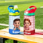 Personlig vannflaske med tegneseriefigur, navn og silikonstrå – perfekt til friluftsliv, bursdager og skolestart – en flott gave til elever
