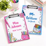 Individuell gestaltetes Clipboard im Preppy-Stil mit Doodle-Motiven und flachem Clip – für den täglichen Gebrauch, als Geschenk zum Lehrertag oder zum Schulanfang für Lehrer