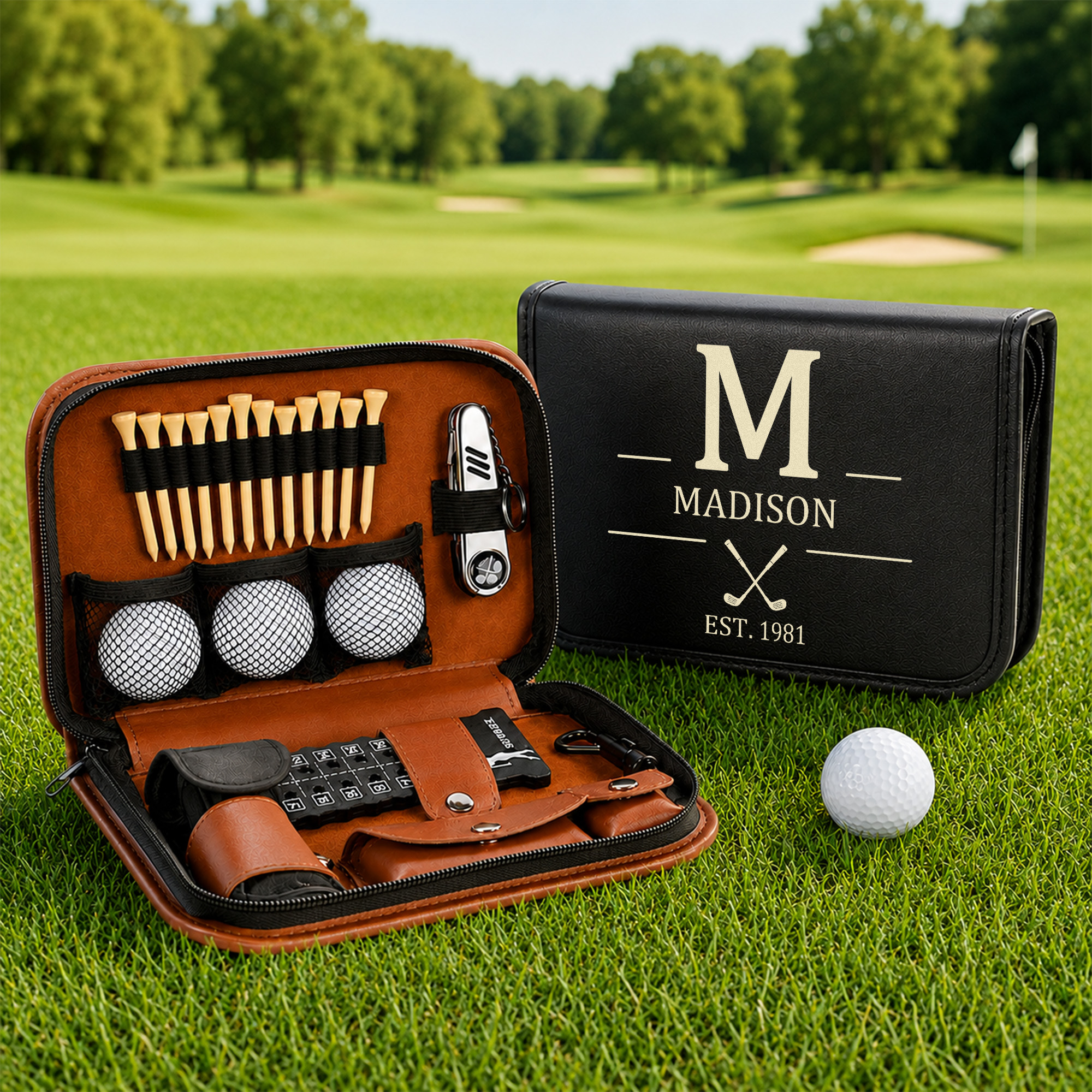 Personalisierte Aufbewahrungstasche aus Leder für Golfzubehör mit Initialen, Namen, Jahrgang und 21-teiligem Golfzubehör – Wochenend- oder Geburtstagsgeschenk für Golfbegeisterte und Golfer