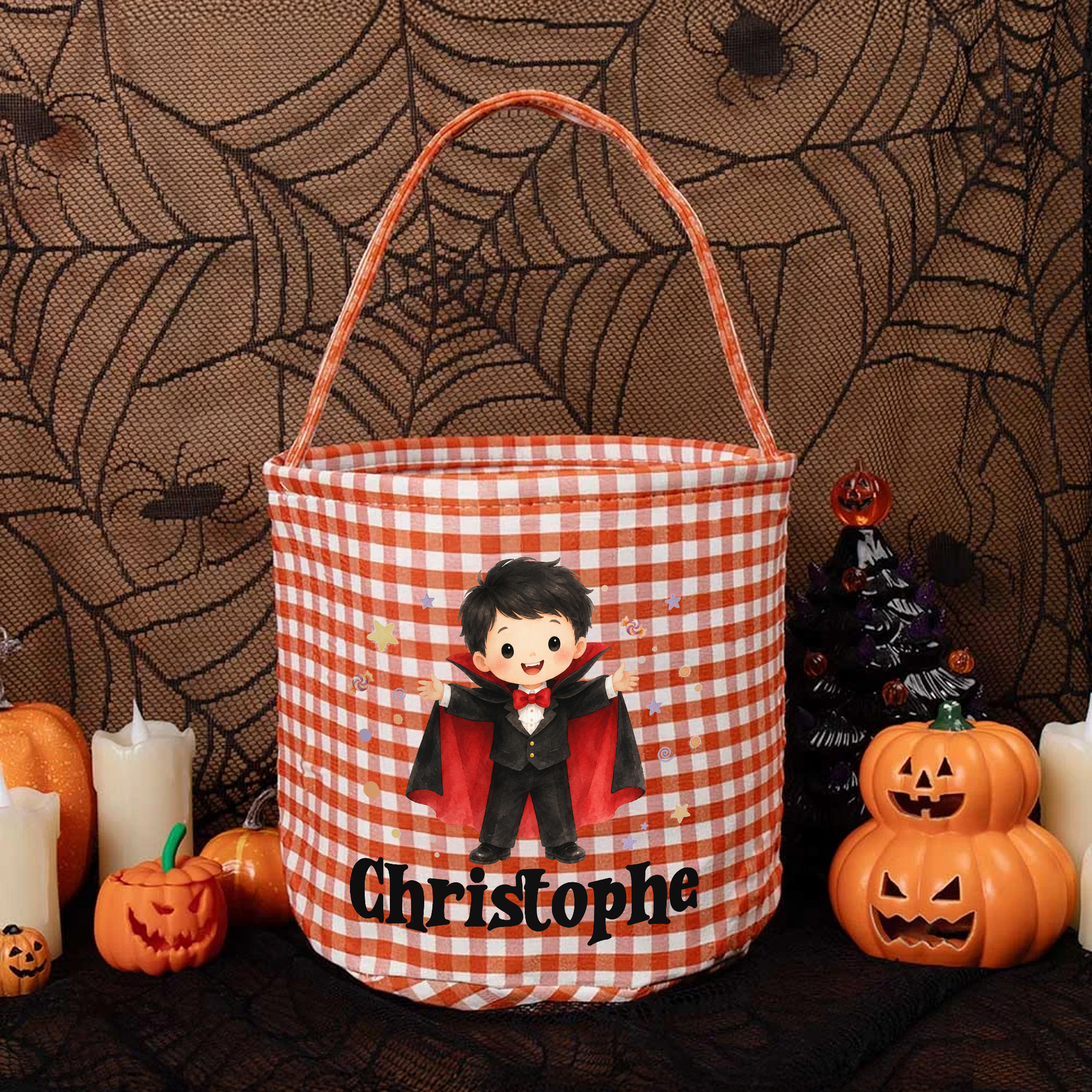 Großer Korb im Karomuster mit Halloween-Motiv und personalisierter Zeichentrickfigur – mit Namen – „Trick or Treat“-Aktivität – Halloween-Geschenk für Kinder