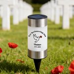 Gepersonaliseerde duif- vlinder- en bloemenmotief verfijnde zonne-tuinlamp met naam en tekst herdenkingsgeschenk voor begraafplaats of tuin