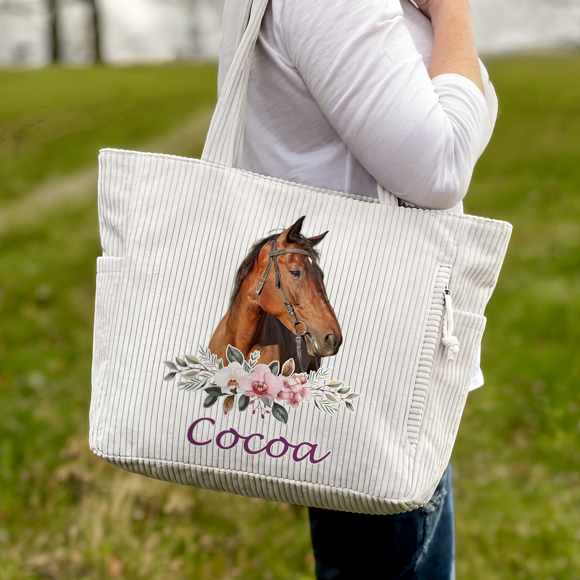 Personalisierte Pferdedarstellung mit Hufeisen-Motiv – geräumige Cord-Tragetasche mit Namensaufdruck – für den täglichen Gebrauch – Geburtstagsgeschenk für Frauen, Freundinnen und Pferdebesitzerinnen