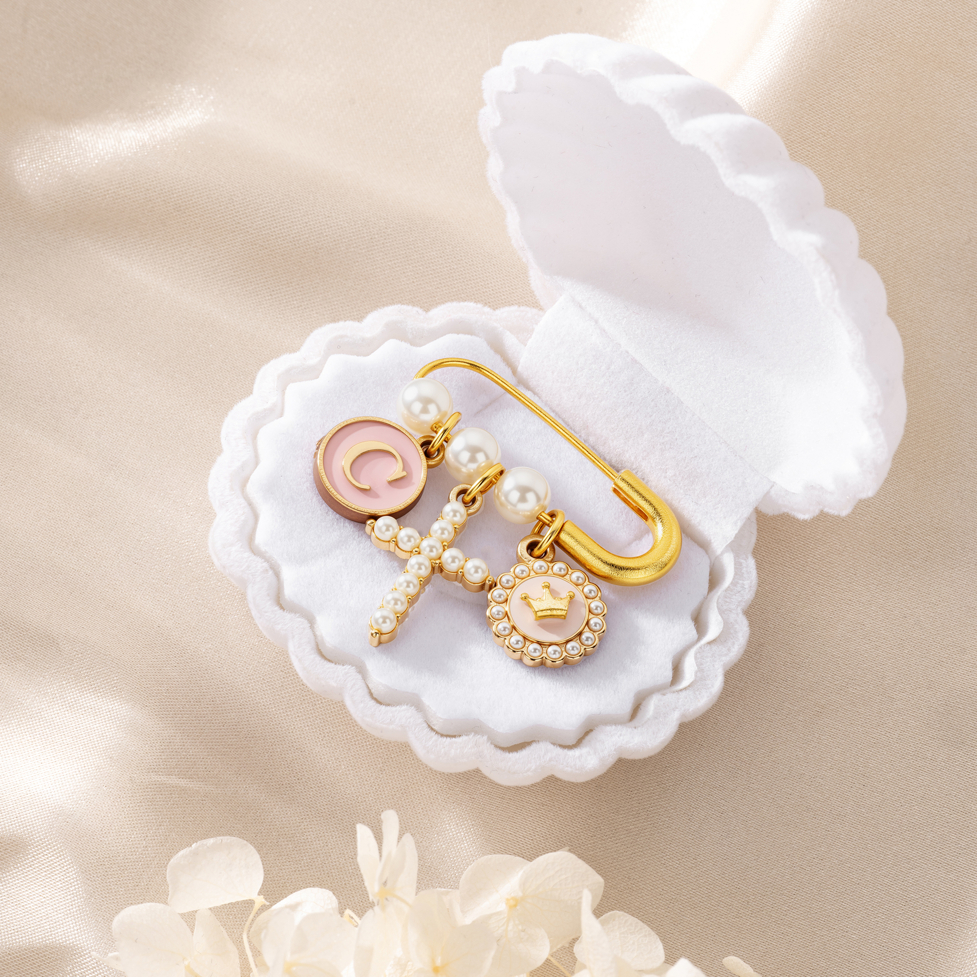 Personalisierte Kreuz Perle Sicherheit Brosche Pin mit Initial und Anhänger Sakrament Taufe Geschenk für Kinder Frauen
