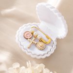 Broche de seguridad personalizado de perlas y cruz con inicial y colgante regalo de bautizo para niños y mujeres