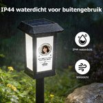 Gepersonaliseerde zonne-energie tuinlamp met foto naam en jaar tuindecoratie en herdenkingscadeau voor familie en vrienden